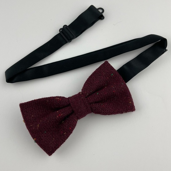 Men’s Burgundy Donegal Tweed Bow Tie & Rustic Floral Pocket Square Set - Picture 3 of 6